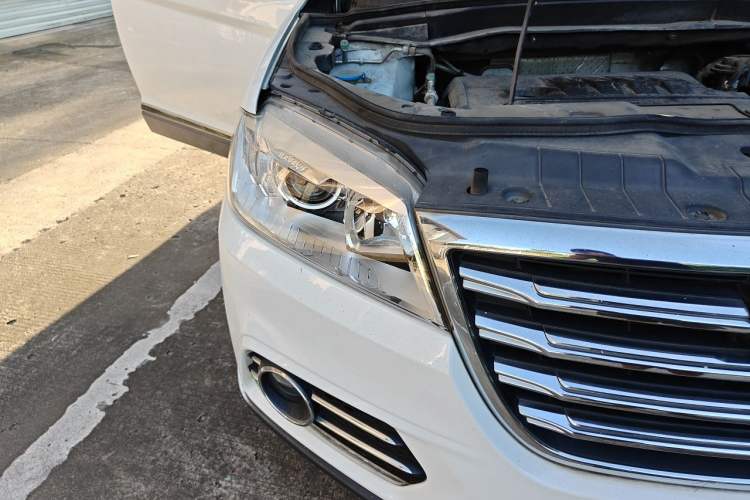 Used Haval H6 2018 Red-Label Sport Version 1.5T Manual Two-Wheel Drive Elite Model Right Front Headlight