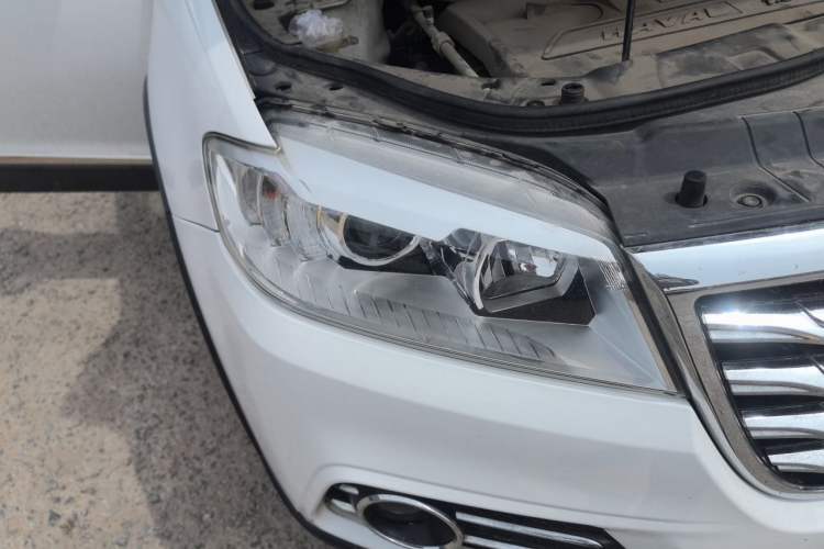 Used Haval H6 2018 Red-Label Sport Version 1.5T Manual Two-Wheel Drive Elite Model Right Front Headlight