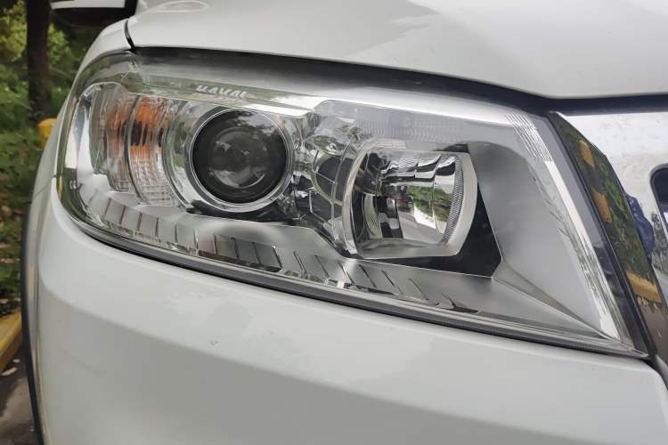 Used Haval H6 2018 Red-Label Sport Edition 1.5T Automatic Two-Wheel Drive Elite Model Right Front Headlight