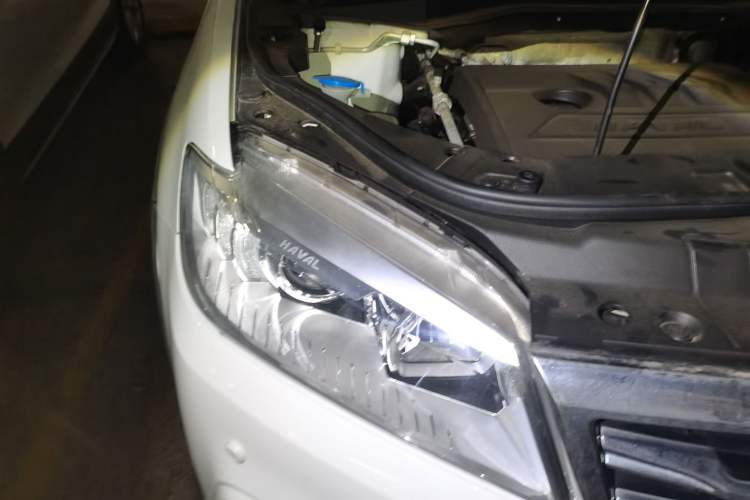 Used Haval H6 2018 Red-Label Sport Version 1.5T Manual Two-Wheel Drive Elite Model Right Front Headlight
