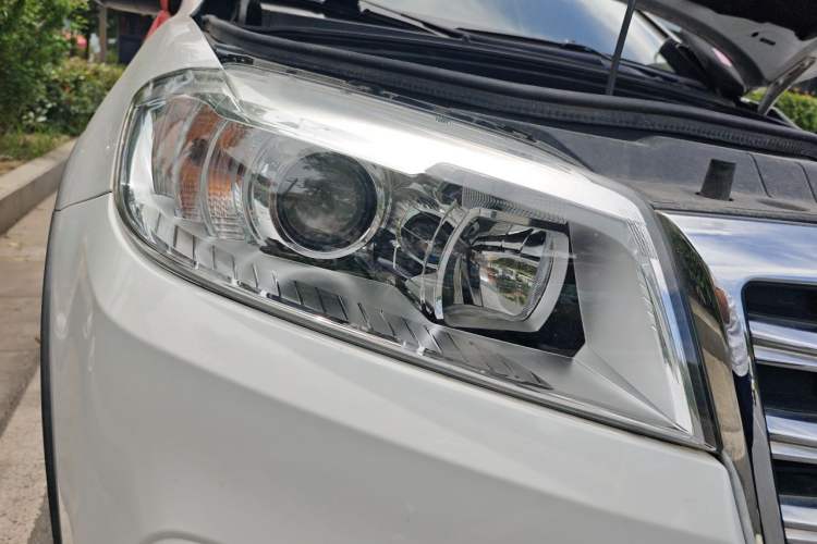 Used Haval H6 2018 Red-Label Sport Version 1.5T Manual Two-Wheel Drive Elite Model Right Front Headlight