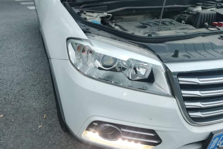 Used Haval H6 2018 Red-Label Sport Version 1.5T Manual Two-Wheel Drive Elite Model Right Front Headlight