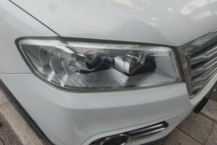 Used Haval H6 2018 Sport Edition 1.5T Automatic Two-Wheel Drive Elite Model China V Standard Right Front Headlight