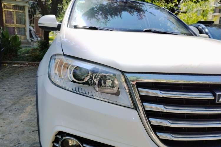 Used Haval H6 2018 Sport Edition 1.5T Manual Two-Wheel Drive Elite Model China V Standard Right Front Headlight