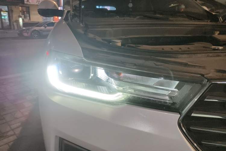 Used Haval H6 2018 Blue Label 2.0T Automatic Luxury Model Right Front Headlight