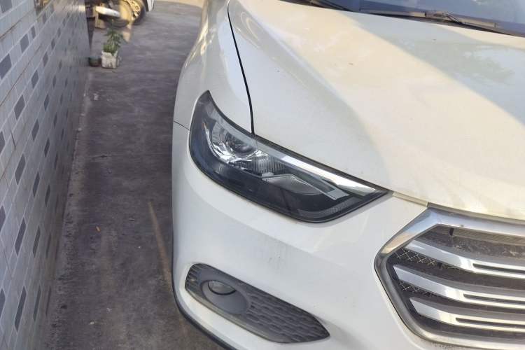 Used Haval H6 2018 Sport Edition 1.5T Automatic Two-Wheel Drive Elite Model China V Standard Right Front Headlight