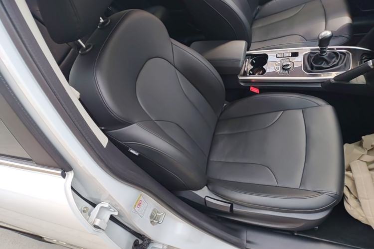 Used Haval H6 2018 Sport Edition 1.5T Manual Two-Wheel Drive Elite Model China V Standard Right Front Seat