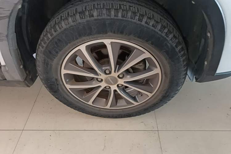 Used Haval H6 2018 Red-Label Sport Edition 1.5T Automatic Two-Wheel Drive Prestige Model Right Front Wheel Hub