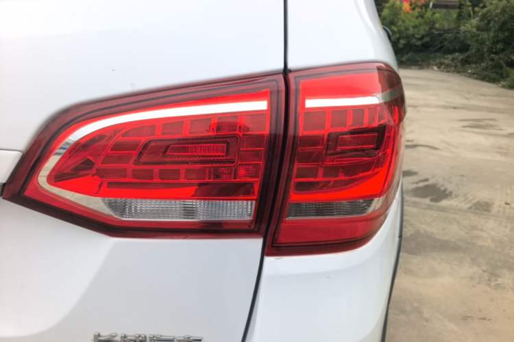Used Haval H6 2018 Sport Edition 1.5T Automatic Two-Wheel Drive Elite Model China V Standard Right Rear Taillight