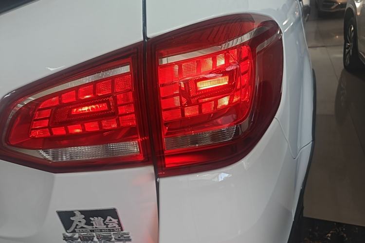 Used Haval H6 2018 Red-Label Sport Version 1.5T Manual Two-Wheel Drive Elite Model Right Rear Taillight