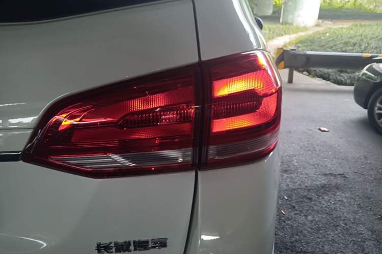 Used Haval H6 2018 Sport Edition 1.5T Automatic Two-Wheel Drive Elite Model China V Standard Right Rear Taillight