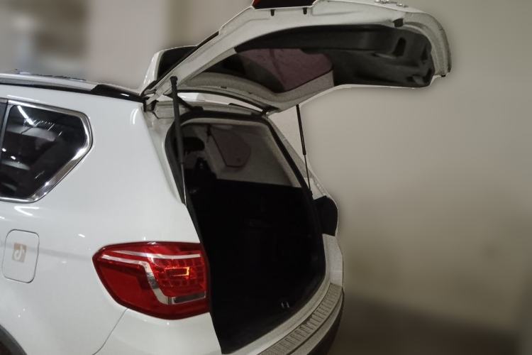 Used Haval H6 2018 Red-Label Sport Version 1.5T Manual Two-Wheel Drive Elite Model Trunk