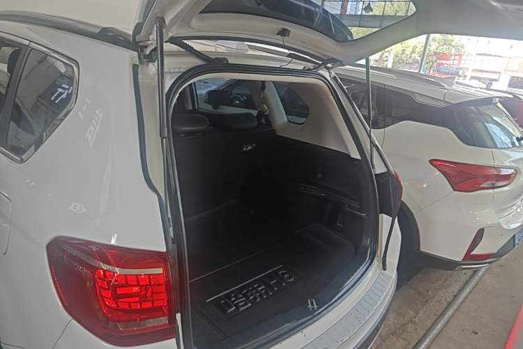 Used Haval H6 2018 Red-Label Sport Version 1.5T Manual Two-Wheel Drive Elite Model Trunk