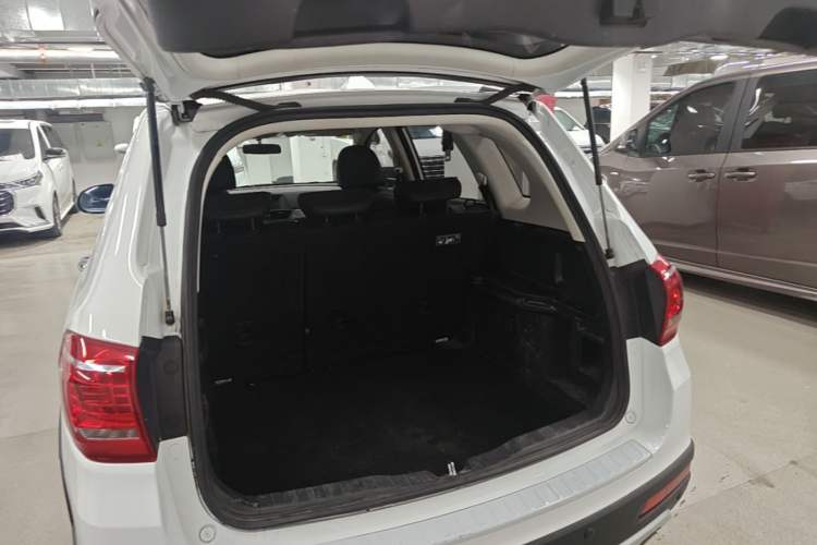 Used Haval H6 2018 Red-Label Sport Version 1.5T Manual Two-Wheel Drive Elite Model Trunk