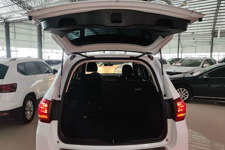 Used Haval H6 2018 Red-Label Sport Edition 1.5T Automatic Two-Wheel Drive Elite Model Trunk