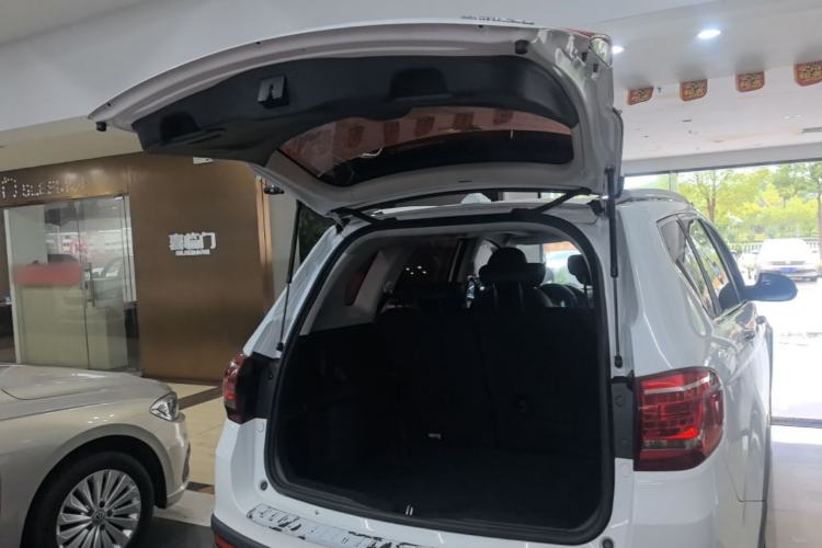 Used Haval H6 2018 Red-Label Sport Edition 1.5T Automatic Two-Wheel Drive Elite Model Trunk