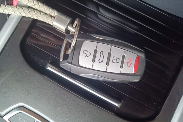 Used Haval H6 2018 Sport Edition 1.5T Automatic Two-Wheel Drive Elite Model China V Standard Vehicle Key