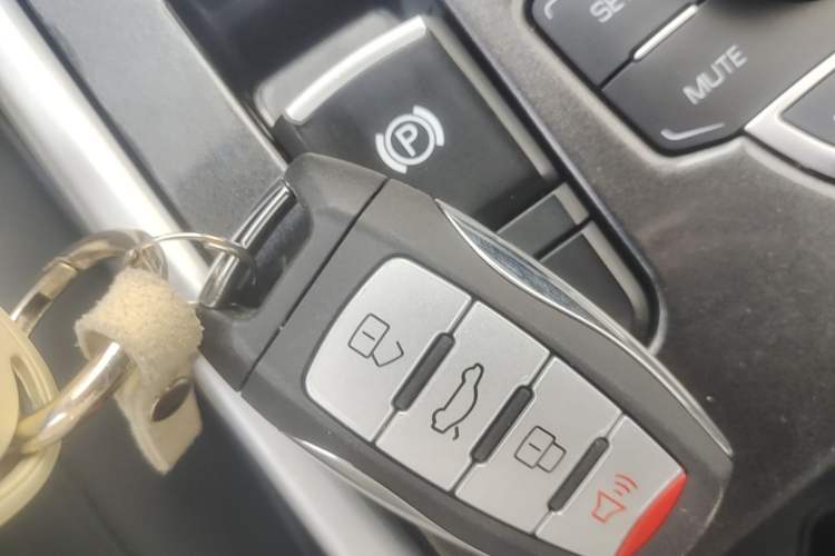 Used Haval H6 2018 Sport Edition 1.5T Manual Two-Wheel Drive Elite Model China V Standard Vehicle Key