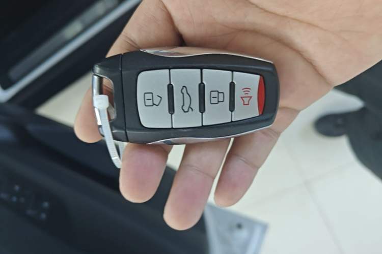 Used Haval H6 2018 Sport Edition 1.5T Automatic Two-Wheel Drive Elite Model China V Standard Vehicle Key