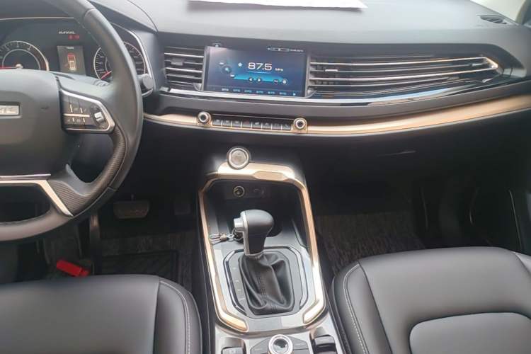 Used Haval H6 2019 2.0 GDIT Automatic Luxury Smart Connectivity Version China V Standard Audio And AC Panel