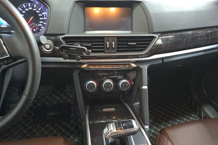 Used Haval H6 2019 Sport Edition 1.5T Automatic Two-Wheel Drive Elite Model China VI Audio And AC Panel