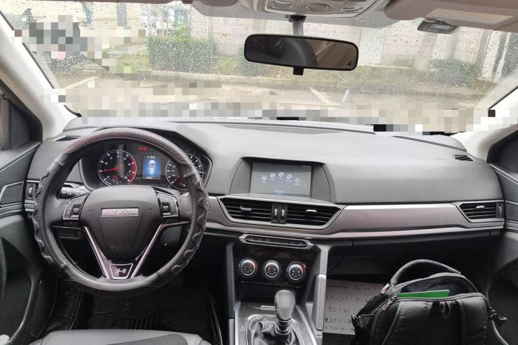 Used Haval H6 2019 Sport Edition 1.5T Manual Two-Wheel Drive Elite Model China VI Standard Center Console