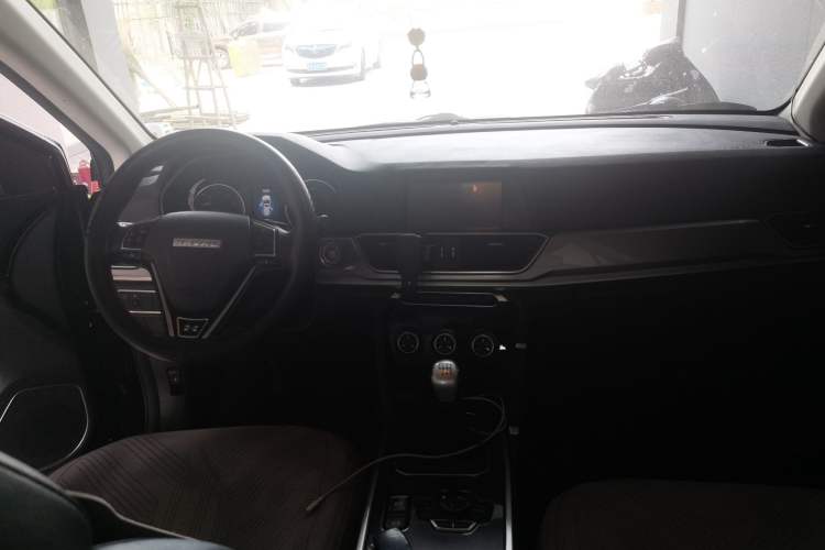 Used Haval H6 2019 Sport Edition 1.5T Manual Two-Wheel Drive Elite Model China VI Standard Center Console