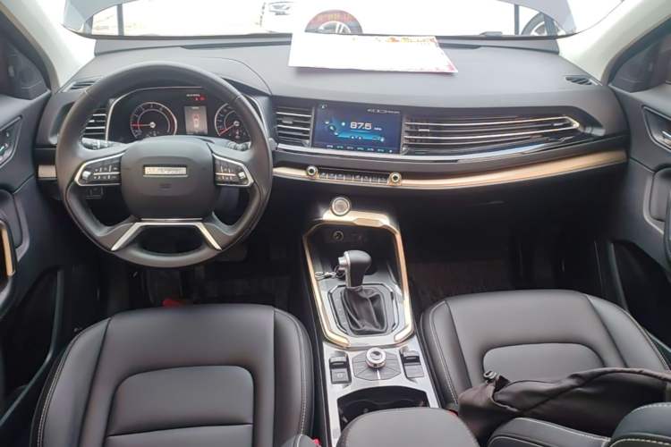 Used Haval H6 2019 2.0 GDIT Automatic Luxury Smart Connectivity Version China V Standard Center Console