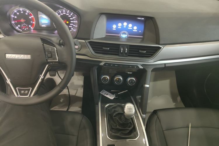 Used Haval H6 2019 Sport Edition 1.5T Manual Two-Wheel Drive Elite Model China VI Standard Center Console
