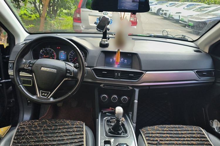Used Haval H6 2019 Sport Edition 1.5T Manual Two-Wheel Drive Elite Model China VI Standard Center Console