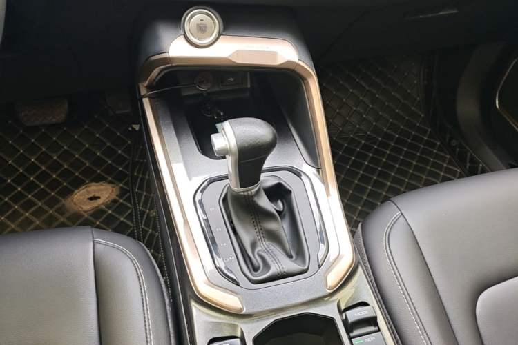 Used Haval H6 2019 Blue Label 1.5 GDIT Automatic Champion Edition Gear Lever