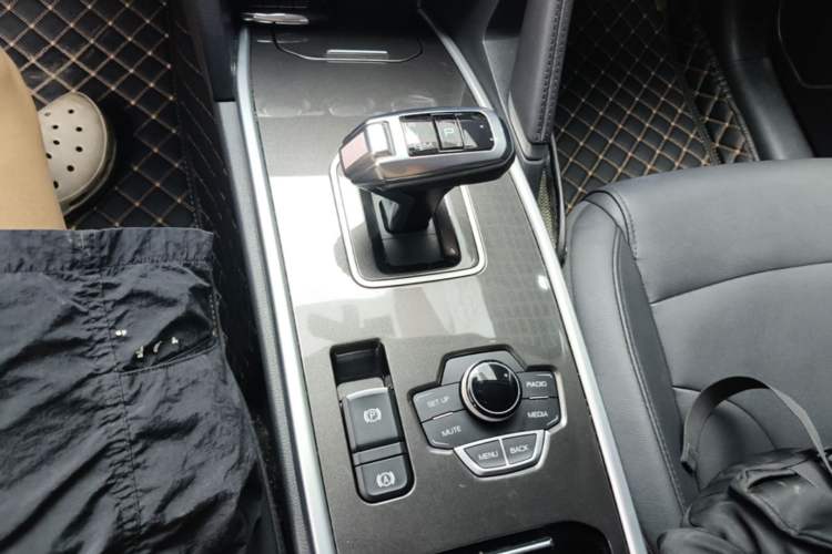 Used Haval H6 2019 Sport Edition 1.5T Automatic Two-Wheel Drive Elite Model China VI Gear Lever