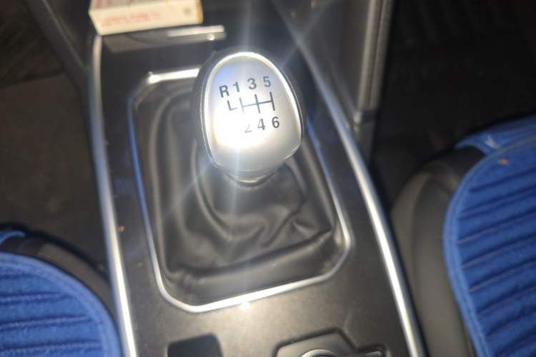 Used Haval H6 2019 Sport Edition 1.5T Manual Two-Wheel Drive Elite Model China VI Standard Gear Lever