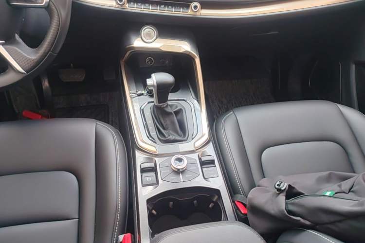 Used Haval H6 2019 2.0 GDIT Automatic Luxury Smart Connectivity Version China V Standard Gear Lever