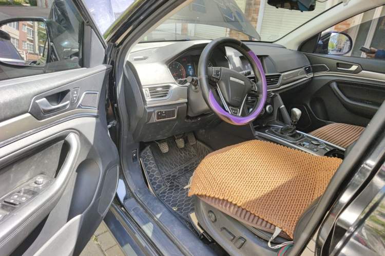 Used Haval H6 2019 Sport Edition 1.5T Manual Two-Wheel Drive Elite Model China VI Standard Interior 3