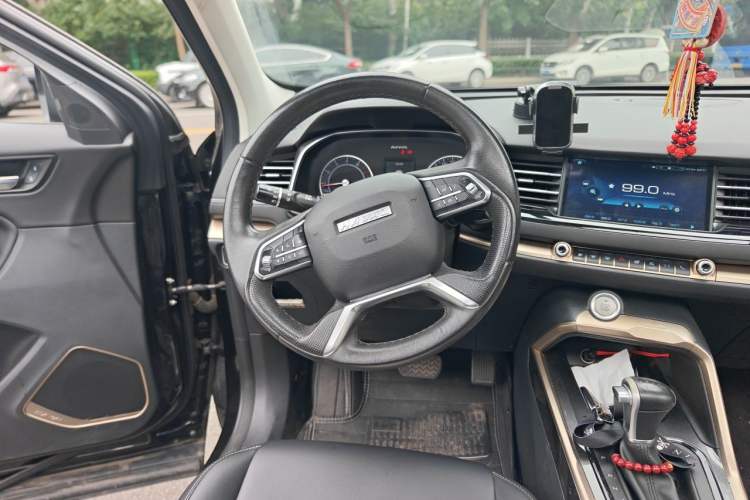 Used Haval H6 2019 Red Label 2.0 GDIT Automatic Luxury Smart Connectivity Edition Steering Wheel