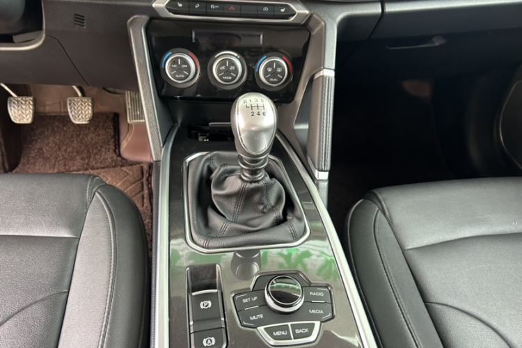 Used Haval H6 2019 Sport Edition 1.5T Manual Two-Wheel Drive Elite Model China VI Standard Interior 3