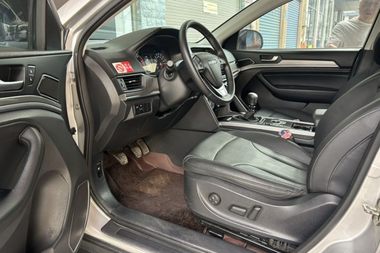 Used Haval H6 2019 Sport Edition 1.5T Manual Two-Wheel Drive Elite Model China VI Standard Interior 4