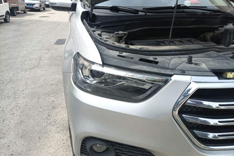 Used Haval H6 2019 Sport Edition 1.5T Manual Two-Wheel Drive Elite Model China VI Standard Right Front Headlight