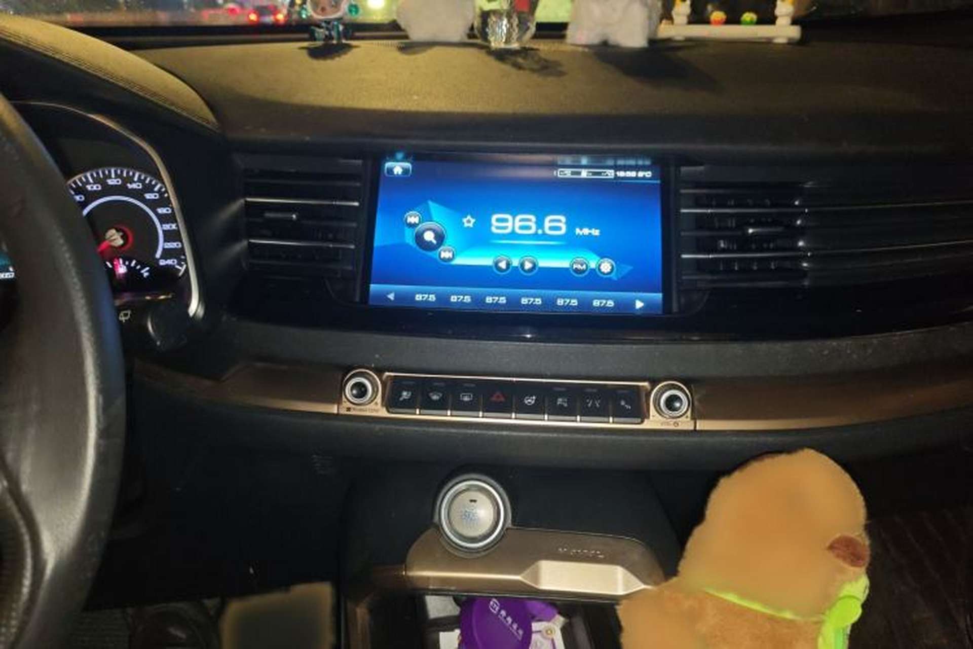 Used Haval H6 2019 Red Label 2.0 GDIT Automatic Luxury Smart Connectivity Edition Audio And AC Panel