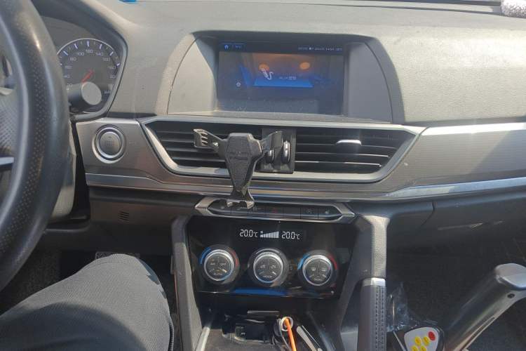 Used Haval H6 2019 Sport Edition 1.5T Automatic Two-Wheel Drive Prestige Smart Connectivity Model China VI Audio And AC Panel