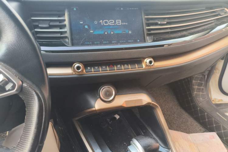 Used Haval H6 2019 Blue Label 2.0 GDIT Automatic Luxury Smart Connectivity Edition Audio And AC Panel