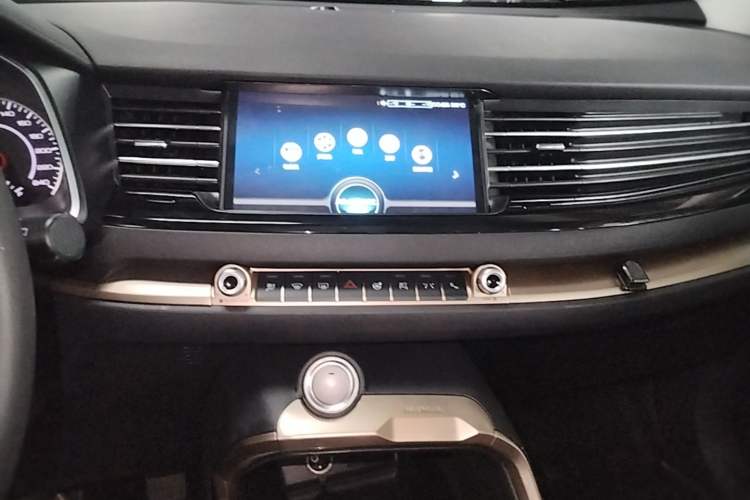 Used Haval H6 2019 Red Label 1.5 GDIT Automatic Luxury Smart Connectivity Edition Audio And AC Panel
