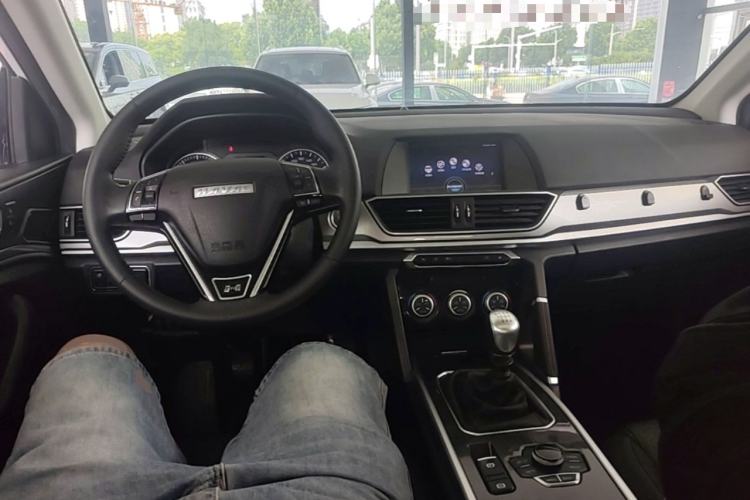 Used Haval H6 2019 Sport Edition 1.5T Manual Two-Wheel Drive Elite Model China VI Standard Center Console