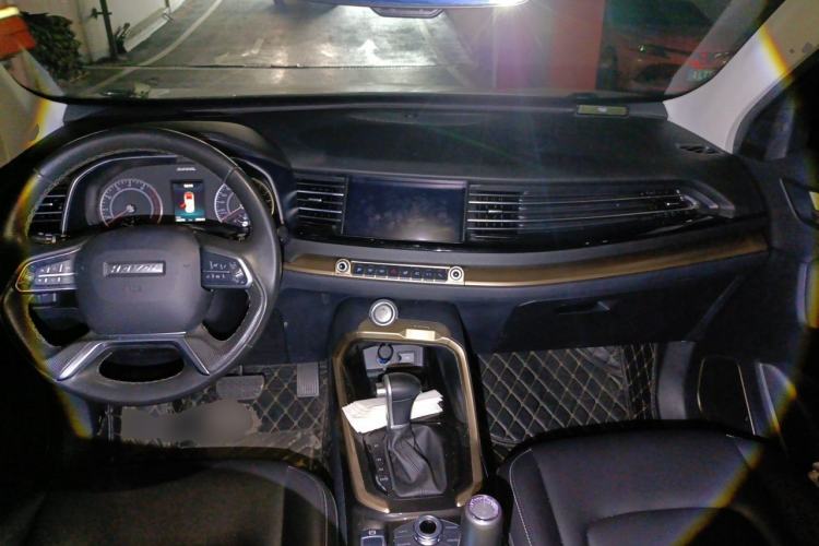 Used Haval H6 2019 1.5 GDIT Automatic Luxury Smart Connect Edition Emission Standard China V Center Console