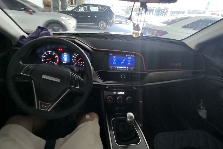 Used Haval H6 2019 Sport Edition 1.5T Manual Two-Wheel Drive Elite Model China VI Standard Center Console