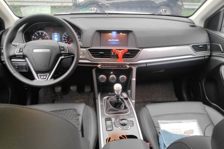 Used Haval H6 2019 Sport Edition 1.5T Manual Two-Wheel Drive Elite Model China VI Standard Center Console