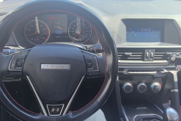 Used Haval H6 2019 Sport Edition 1.5T Manual Two-Wheel Drive Elite Model China VI Standard Center Console