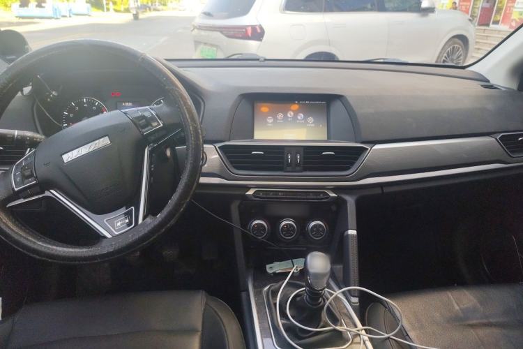 Used Haval H6 2019 Sport Edition 1.5T Manual Two-Wheel Drive Elite Model China VI Standard Center Console