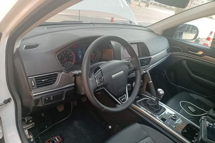 Used Haval H6 2019 Sport Edition 1.5T Manual Two-Wheel Drive Elite Model China VI Standard Center Console